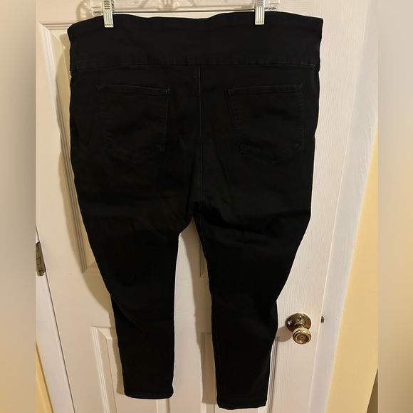 Lee Plus Slim Fit Skinny Legs Mid Rise Jean- Black 22W - Picture 2 of 5